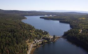 Lac Le Jeune Resort And Nature Centre 4*